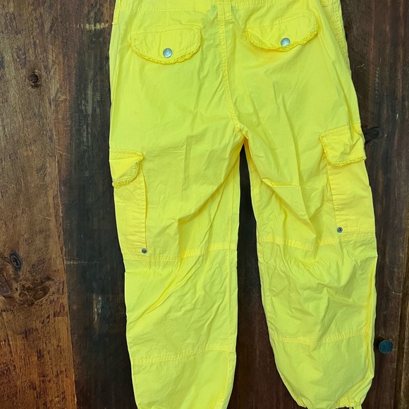 Yellow Cargo capris - Picture 2 of 5